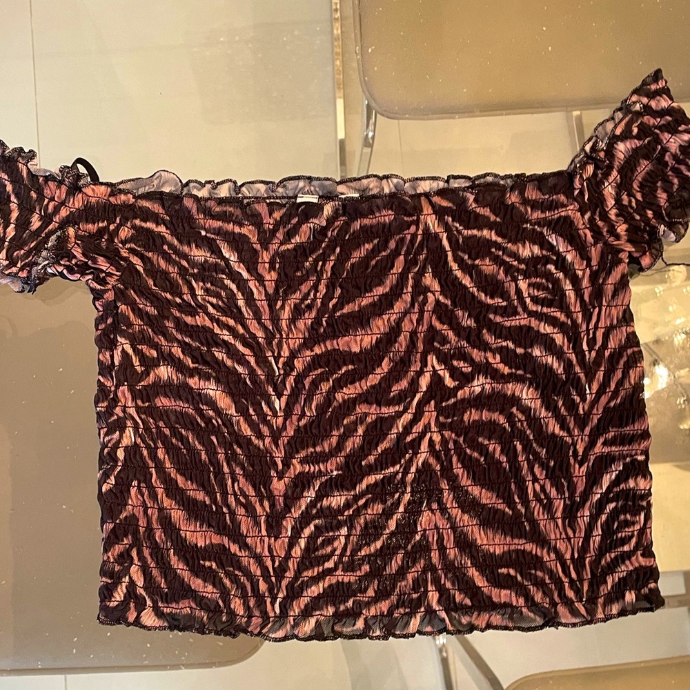 GBG Animal print crop top blouse size M